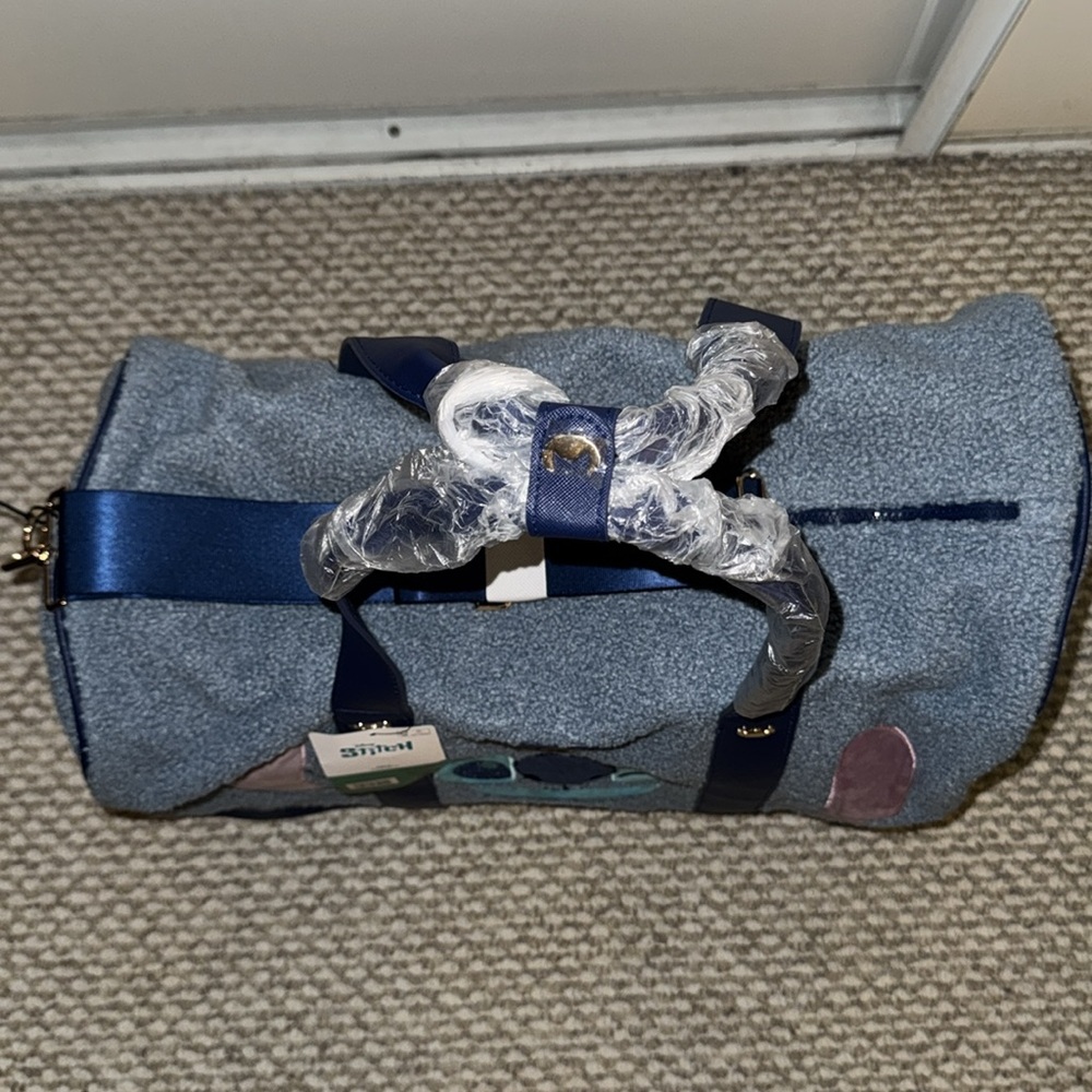 NWT RARE Disney’s Stitch Rolling Duffel Bag - Picture 9 of 11
